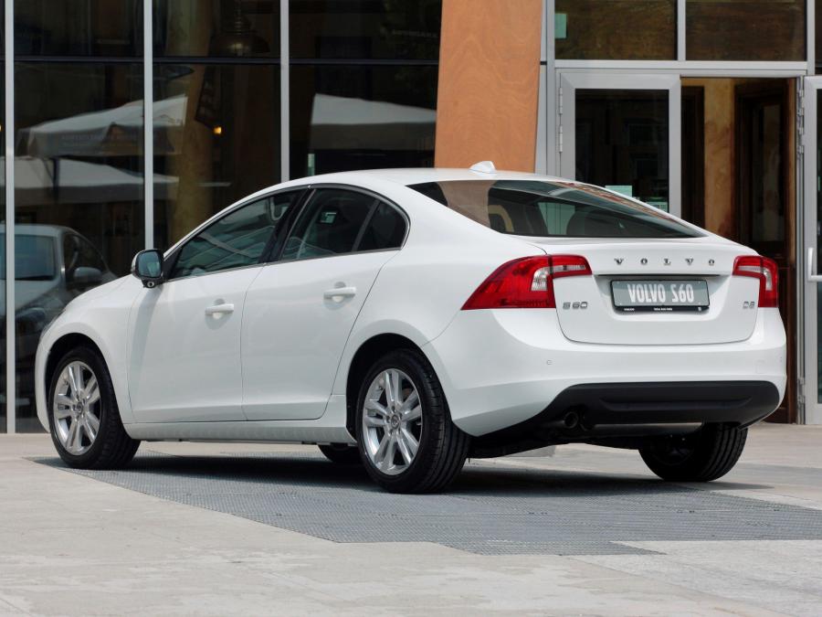  Volvo S60 D3 2010 года  (фото 11 из 17)